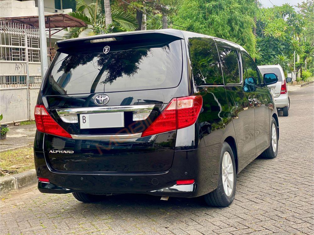 Mobil Toyota Alphard 2010