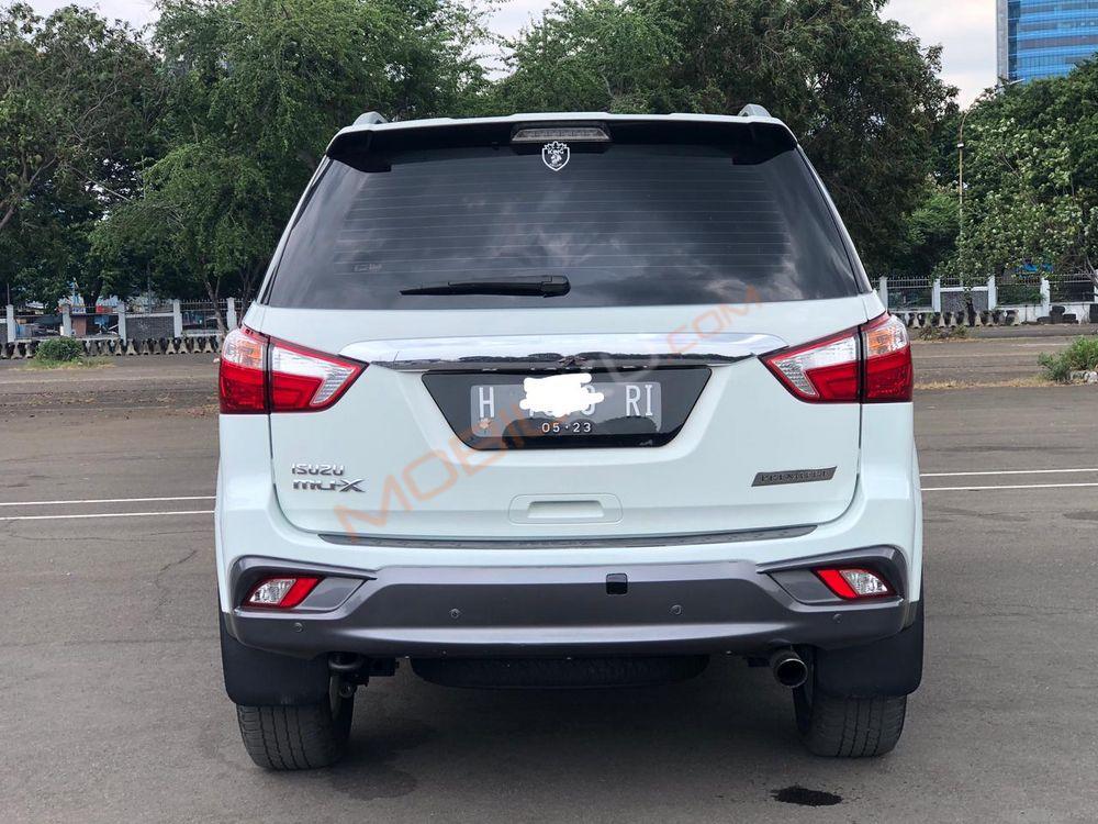 Mobil Isuzu MU-X 2017
