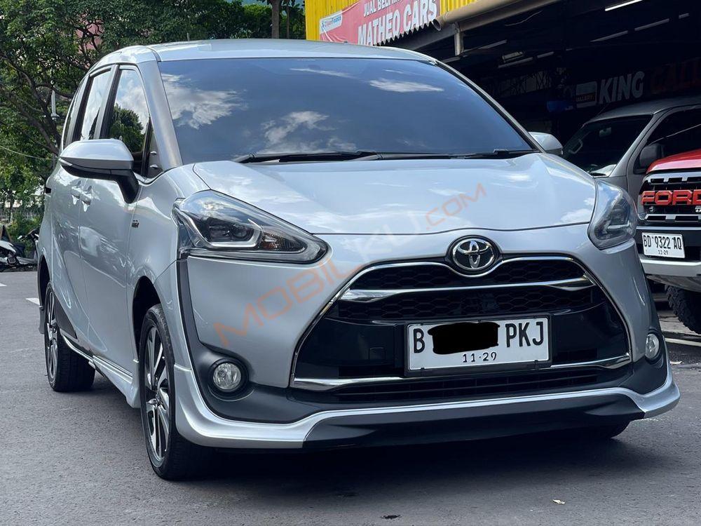 Mobil Toyota Sienta 2019