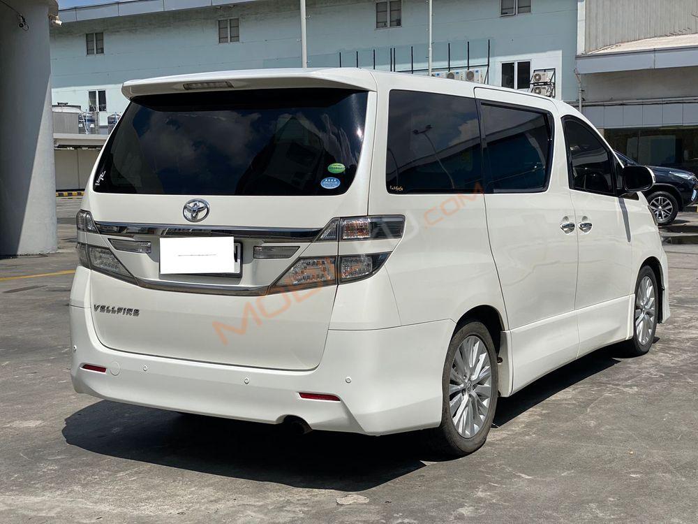 Mobil Toyota Vellfire 2014