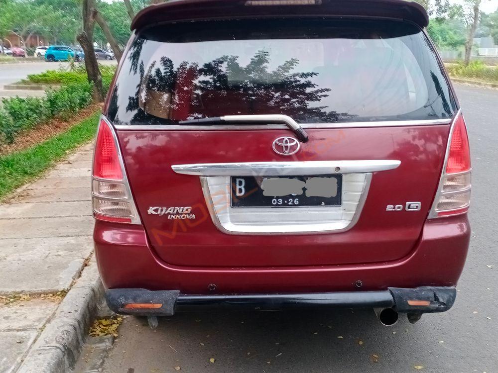 Mobil Toyota Kijang Innova 2005