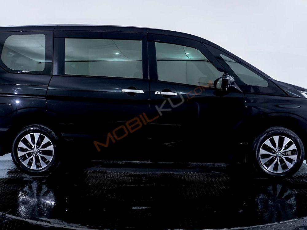 Mobil Nissan Serena 2021
