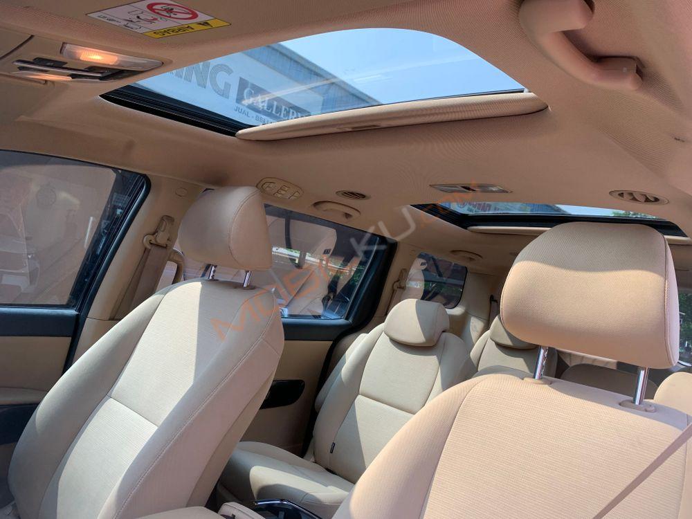 Mobil Kia Sedona 2017