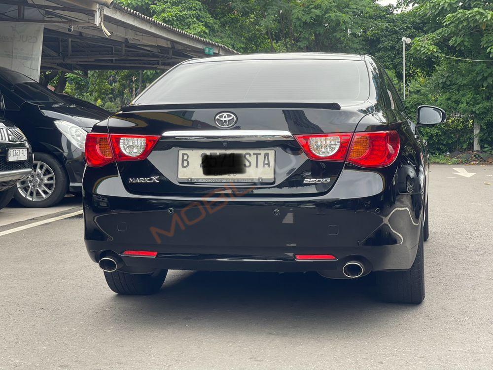 Mobil Toyota Mark X 2012