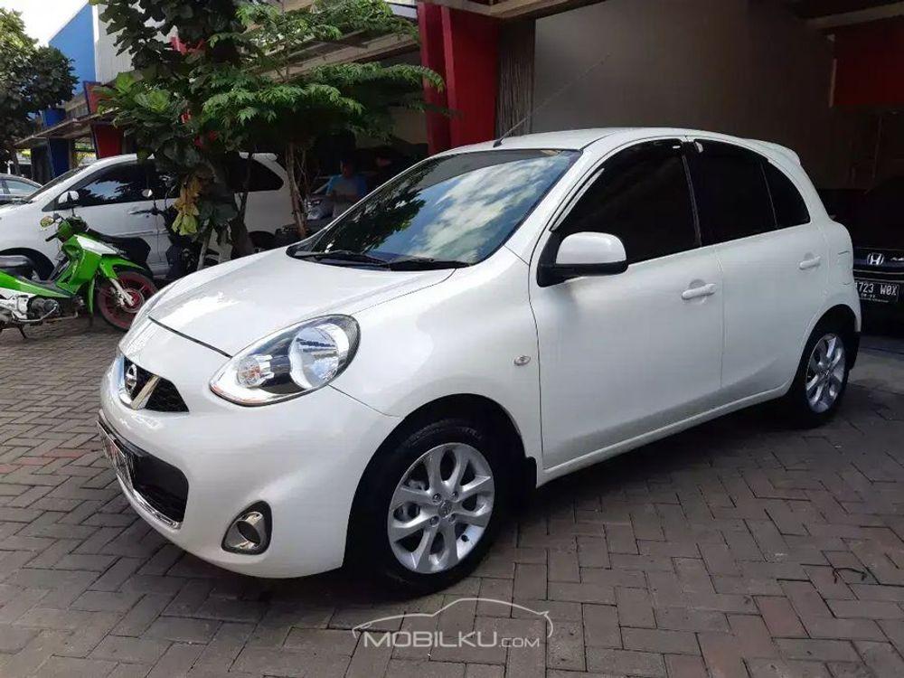 Mobil Nissan March 2014