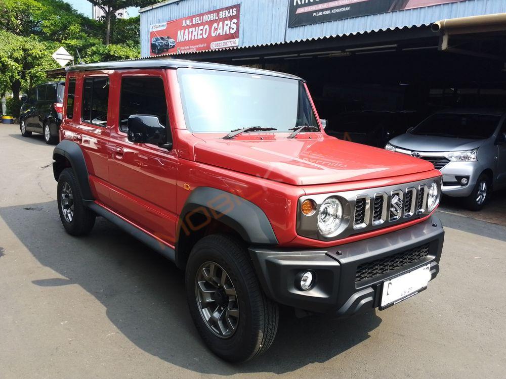 Mobil Suzuki Jimny 2023