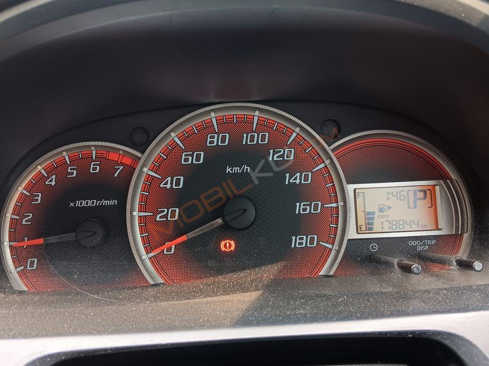 Mobil Toyota Avanza 2012