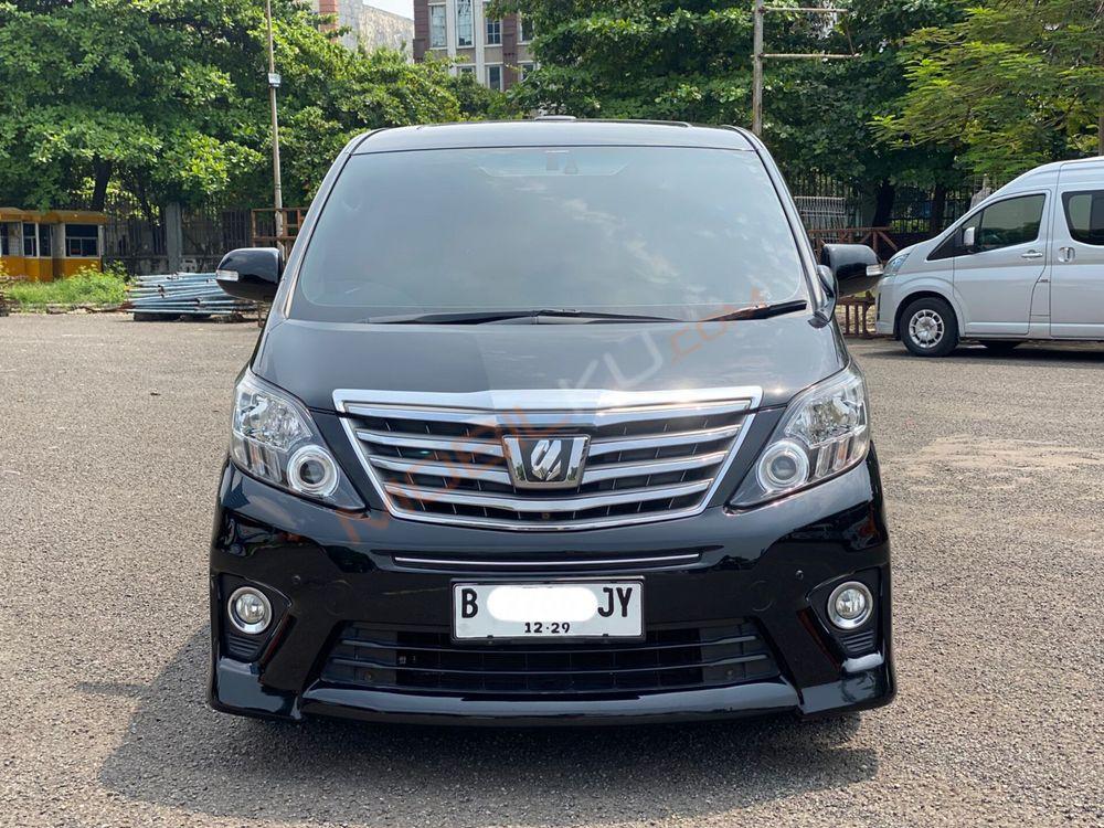 Mobil Toyota Alphard 2014