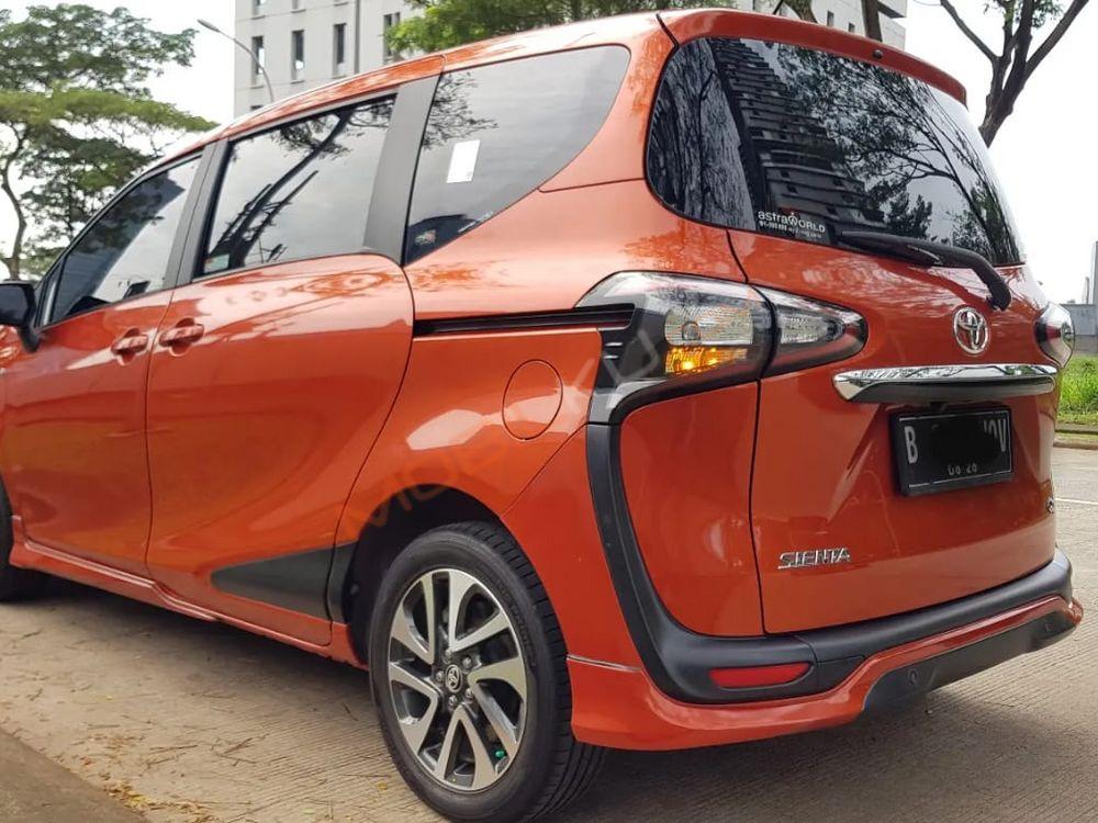 Mobil Toyota Sienta 2016