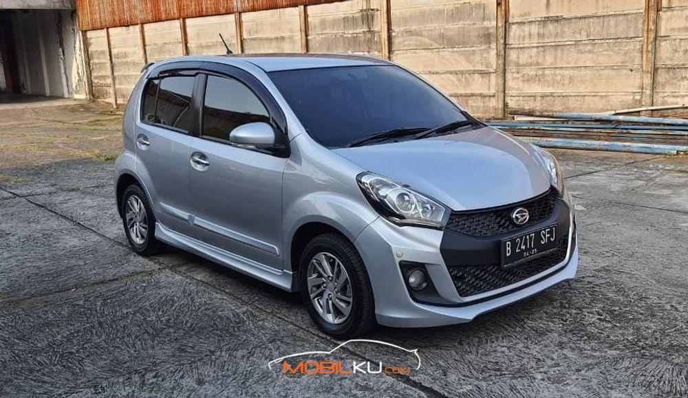 Mobil Daihatsu Sirion 2015