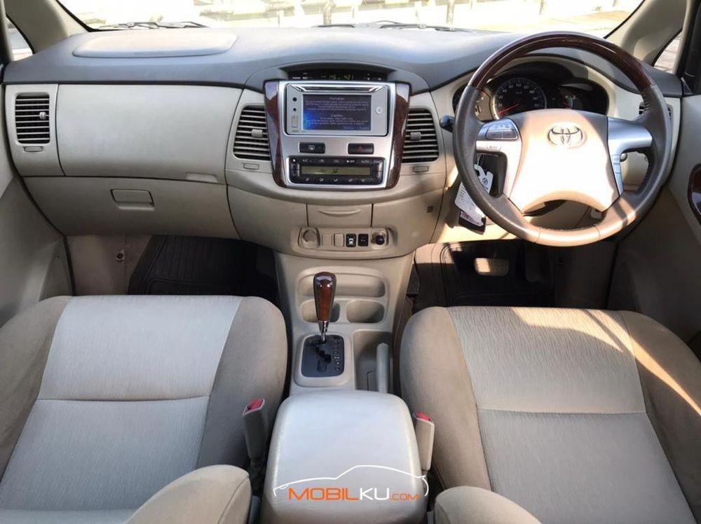 Mobil Toyota Kijang Innova 2015