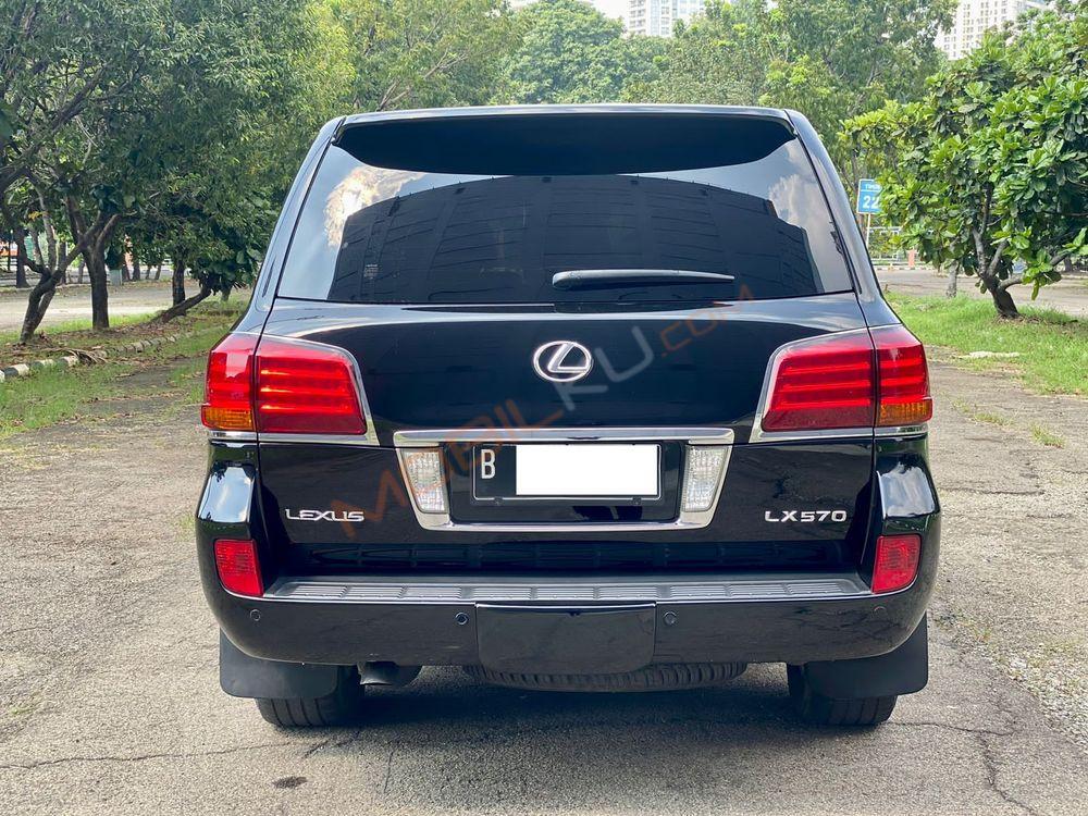 Mobil Lexus LX 2010