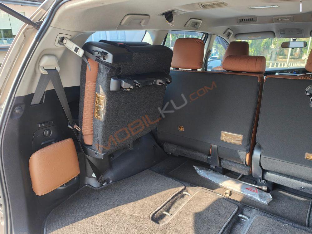 Mobil Toyota Kijang Innova 2016