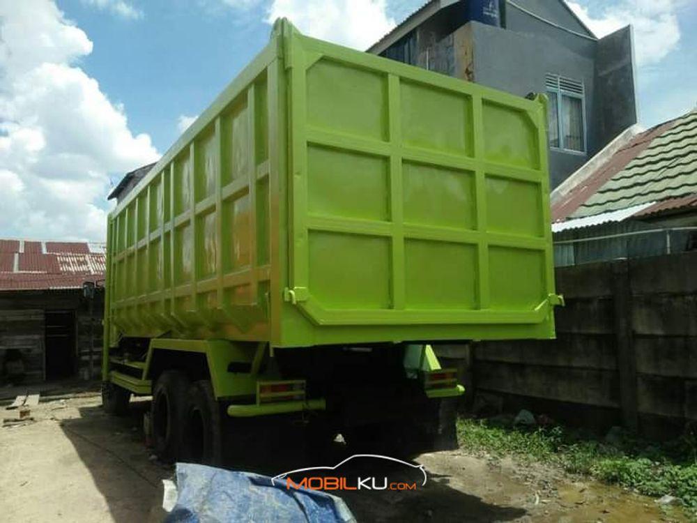 Mobil Hino R260 2016