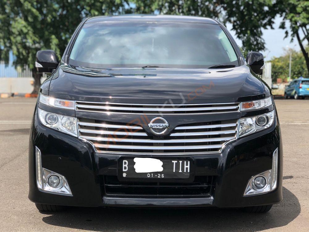 Mobil Nissan Elgrand 2013