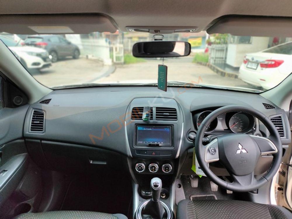 Mobil Mitsubishi Outlander Sport 2016