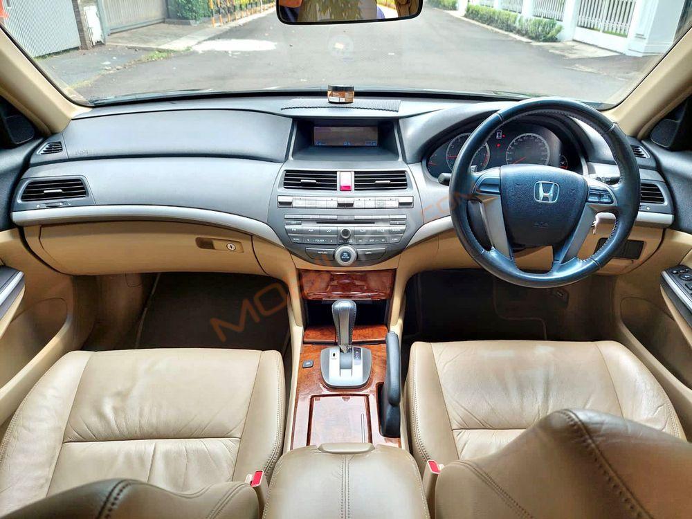 Mobil Honda Accord 2011