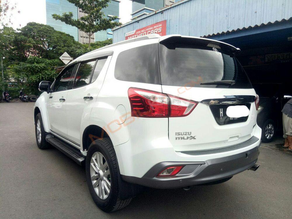 Mobil Isuzu MU-X 2017