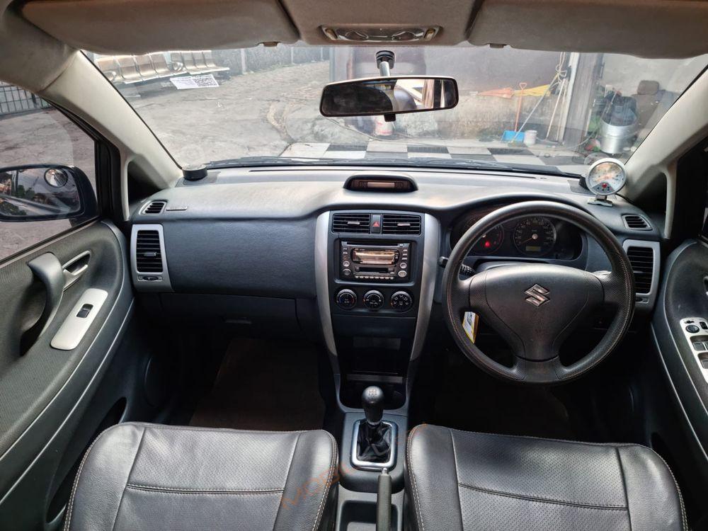 Mobil Suzuki Aerio 2004