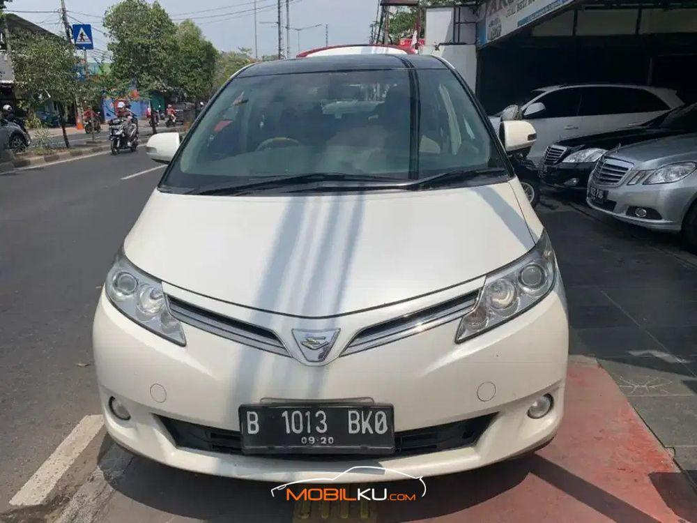 Mobil Toyota Estima 2009