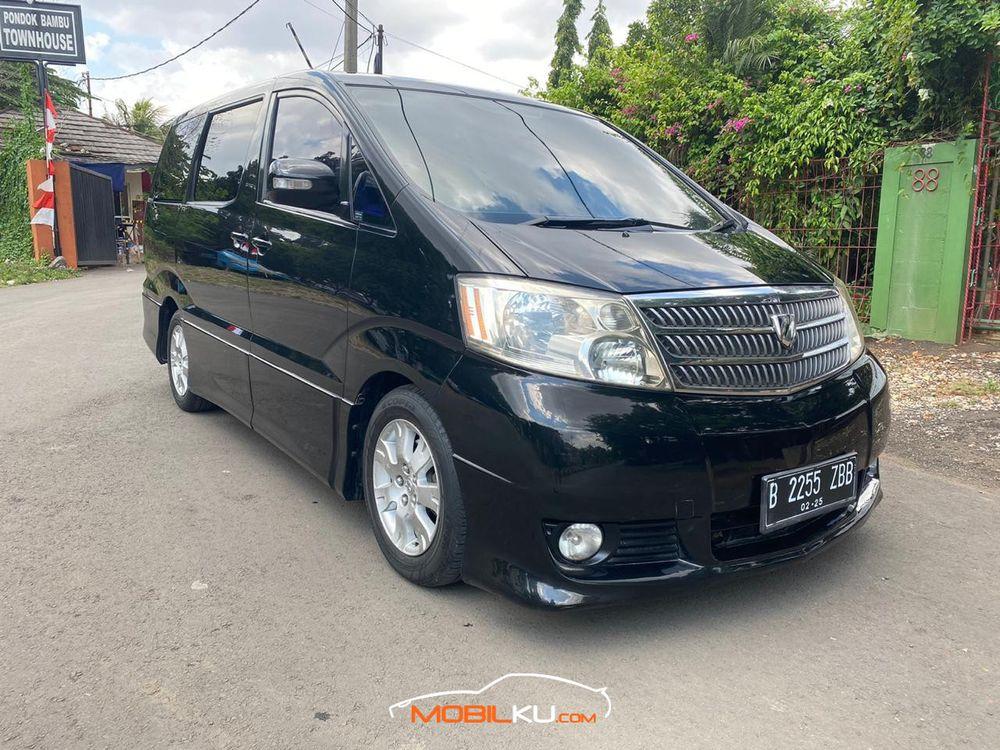 Mobil Toyota Alphard 2004