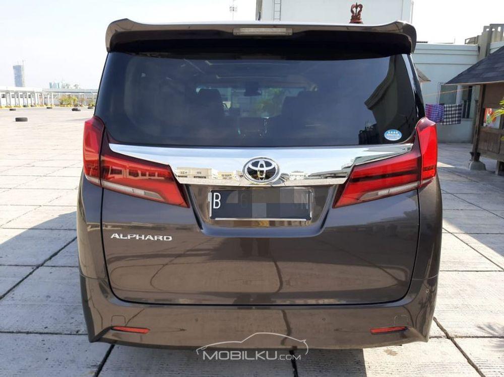 Mobil Toyota Alphard 2018