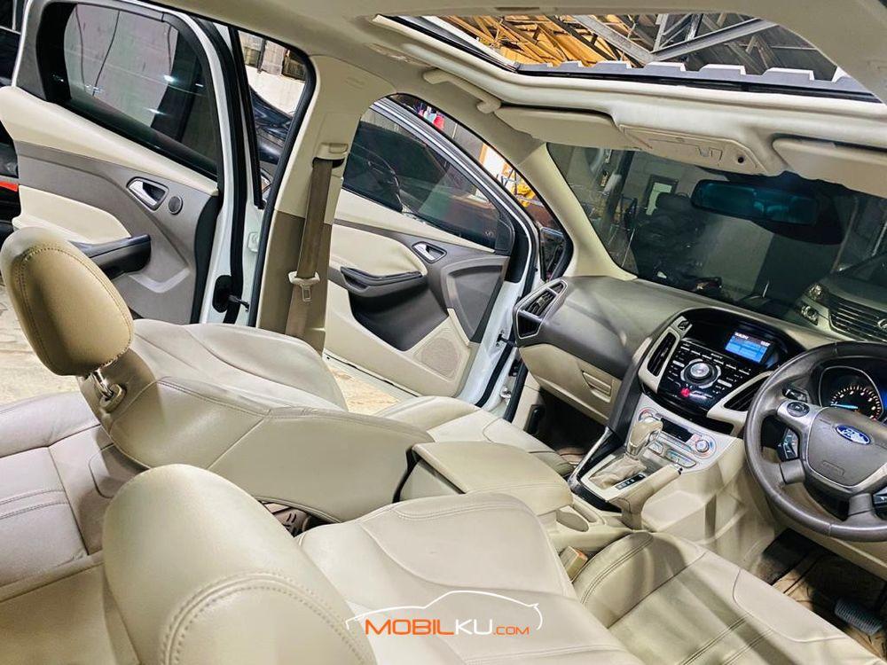 Mobil Ford Focus 2013