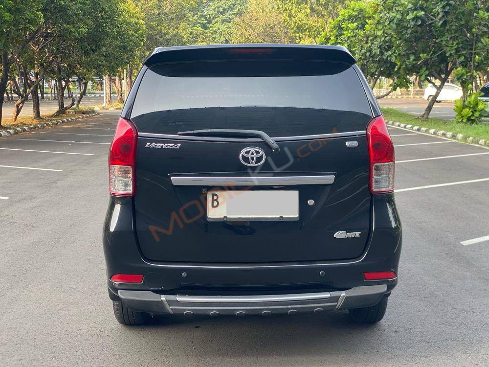 Mobil Toyota Avanza 2014