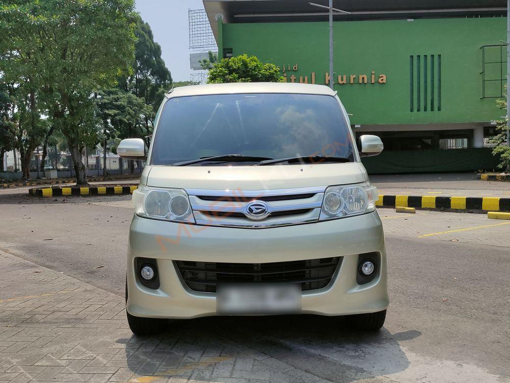 Mobil Daihatsu Luxio 2011