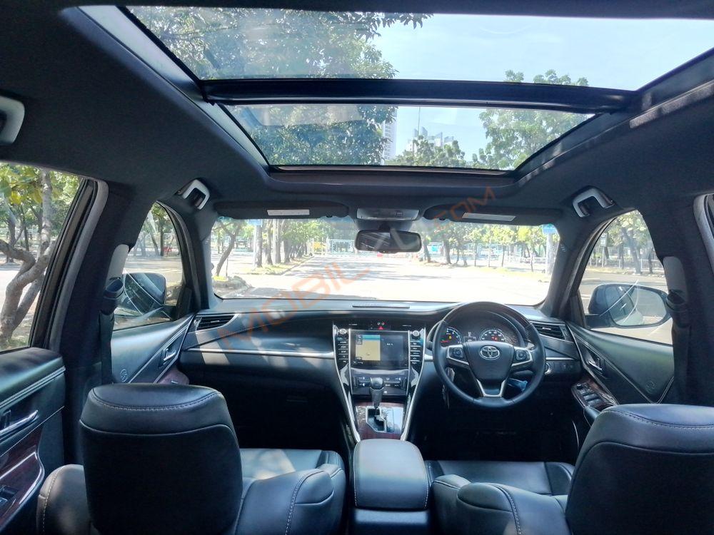 Mobil Toyota Harrier 2014