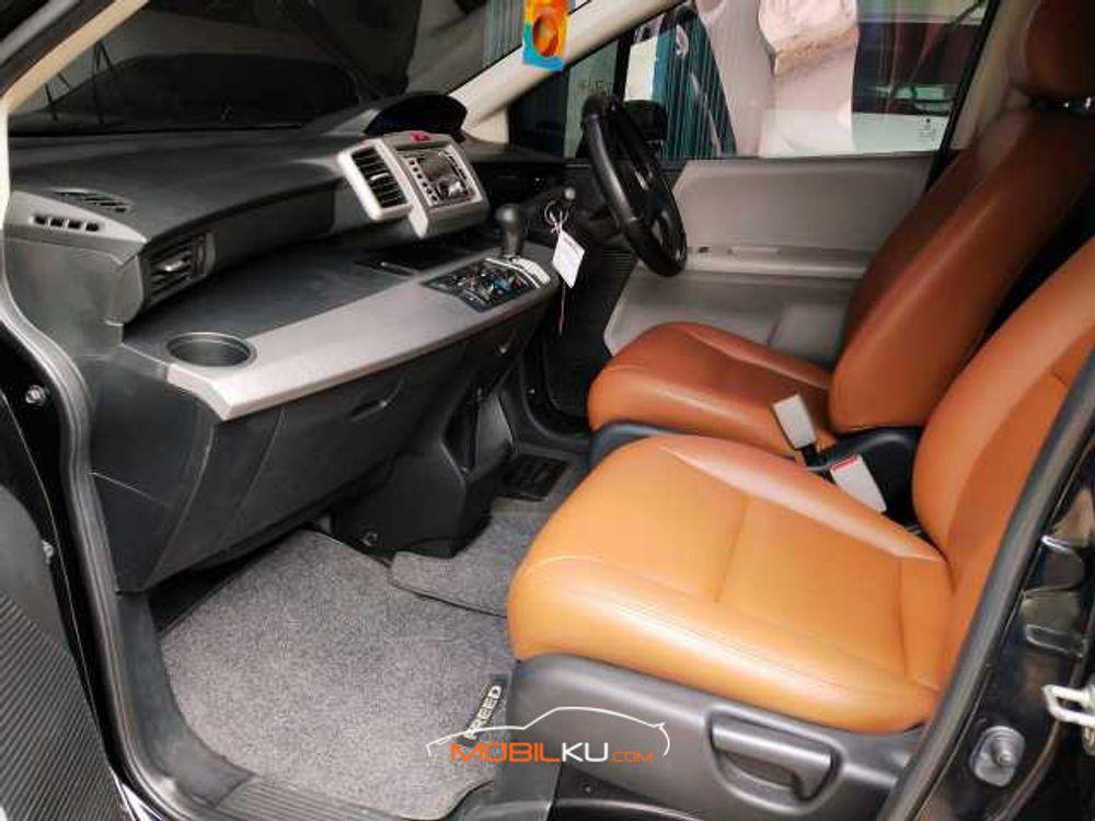 Mobil Honda Freed 2011