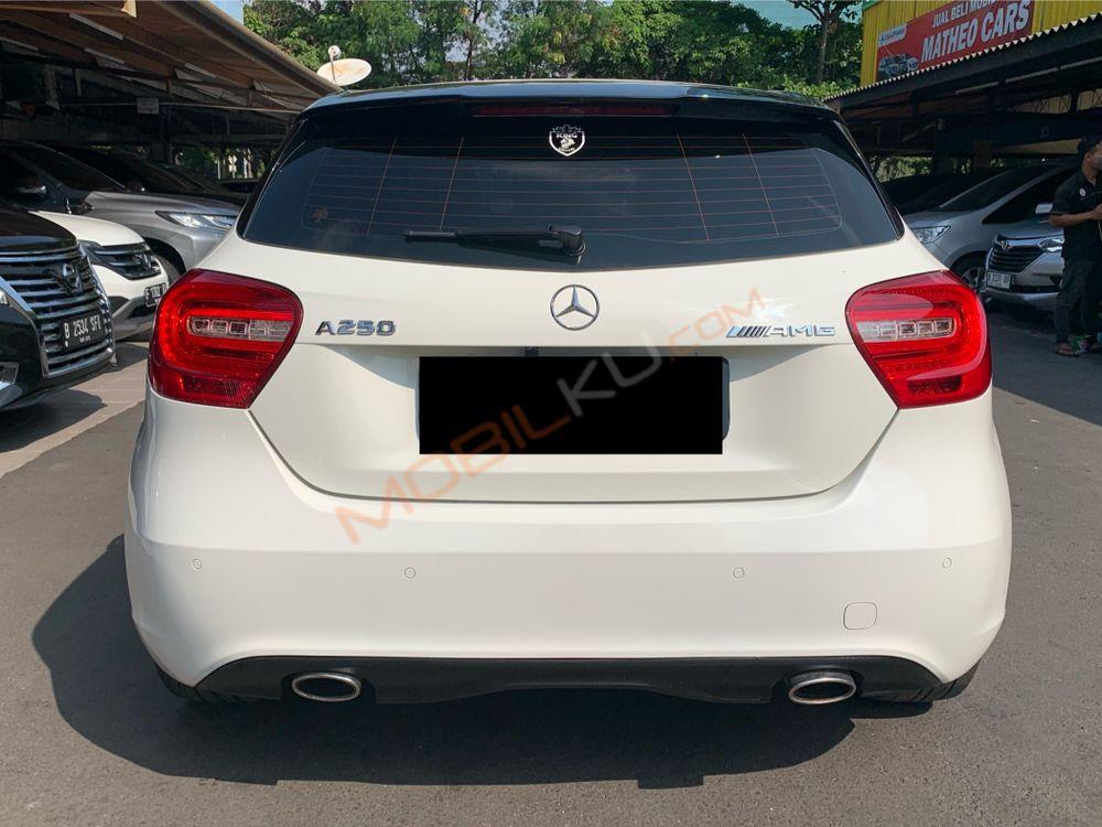 Mobil Mercedes-Benz A-Class 2013