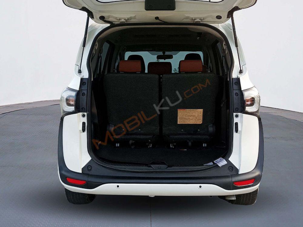 Mobil Toyota Sienta 2017