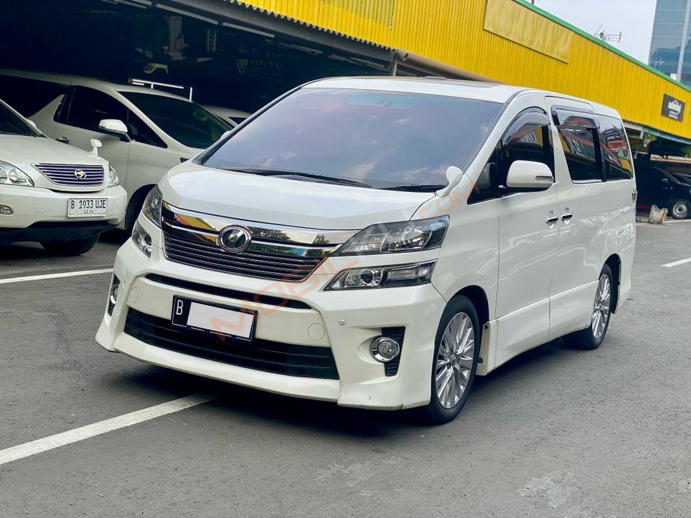 Mobil Toyota Vellfire 2014