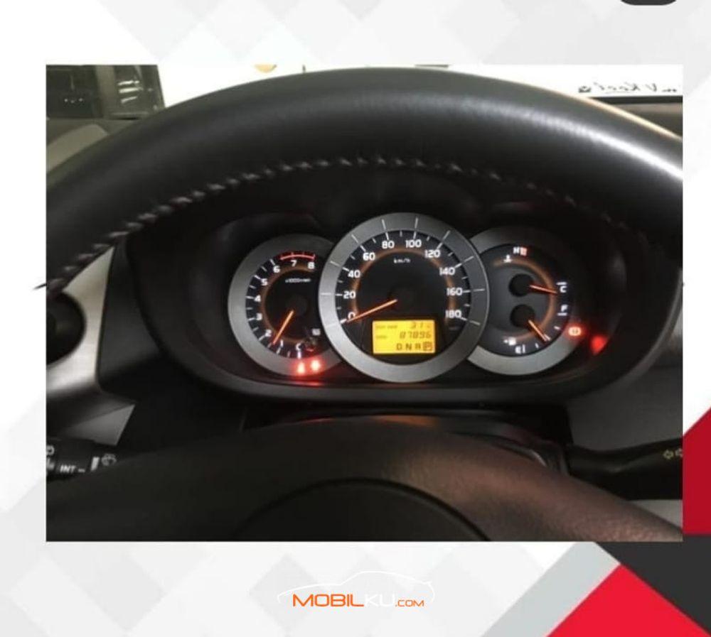Mobil Toyota RAV4 2007