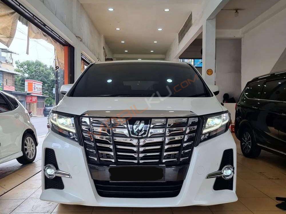 Mobil Toyota Alphard 2015