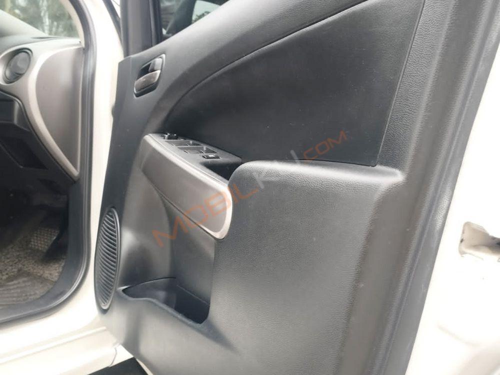 Mobil Mazda 2 Hatchback 2011