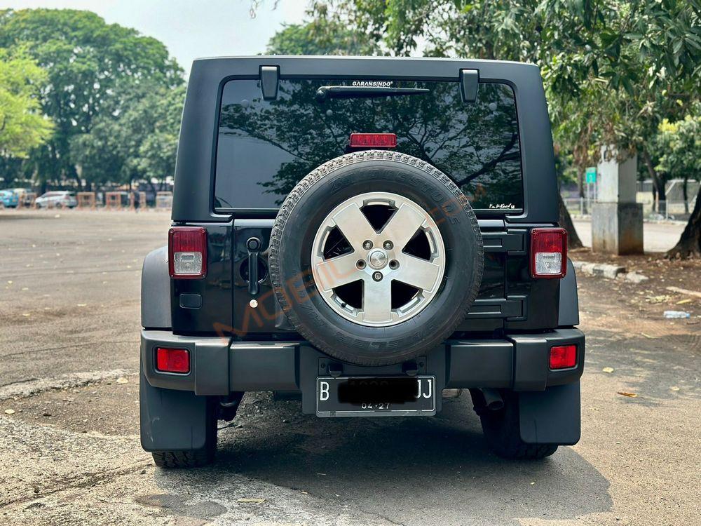 Mobil Jeep Wrangler 2011