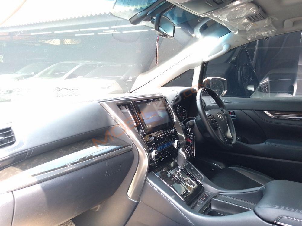Mobil Toyota Alphard 2016