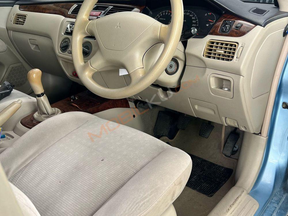 Mobil Mitsubishi Lancer 2004