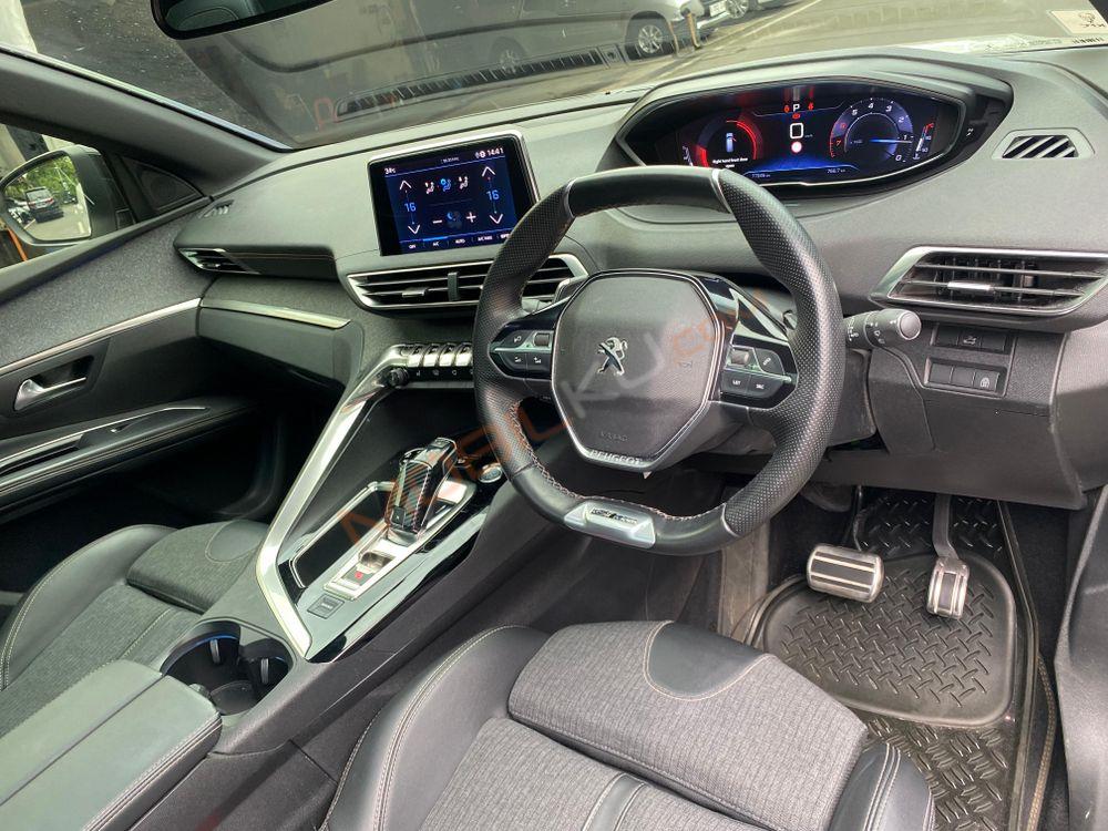 Mobil Peugeot 5008 2019