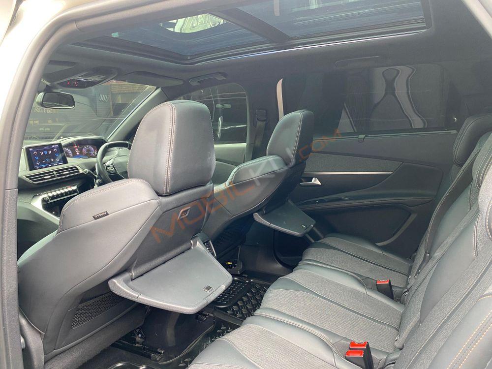 Mobil Peugeot 5008 2019