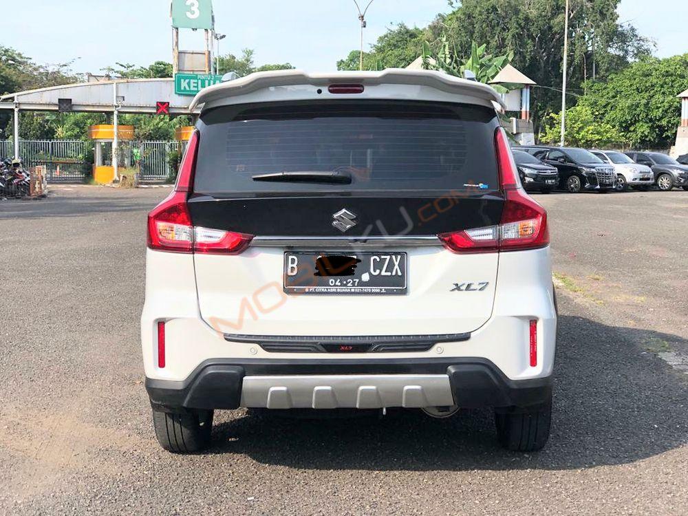 Mobil Suzuki XL7 2022