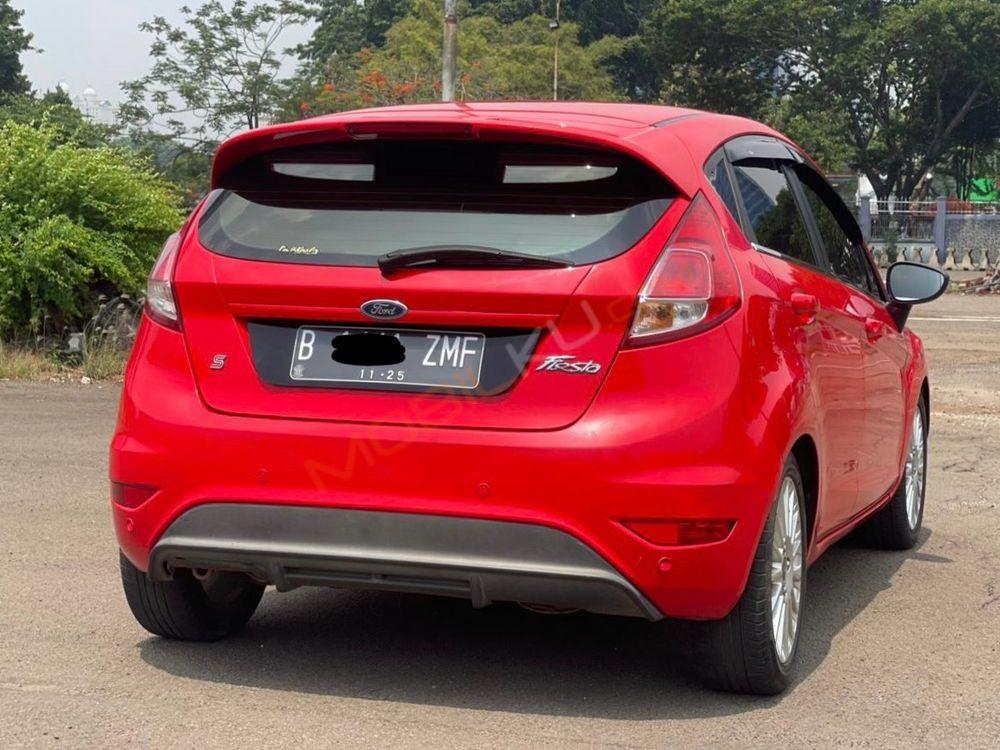 Mobil Ford Fiesta 2013