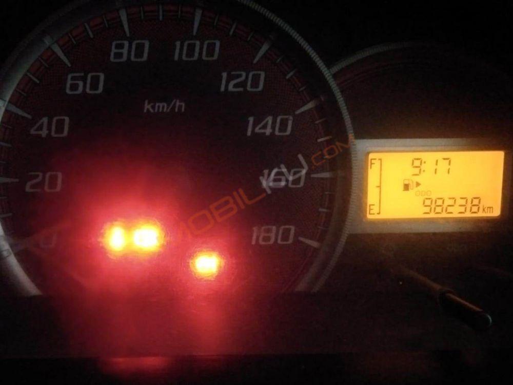 Mobil Daihatsu Xenia 2013