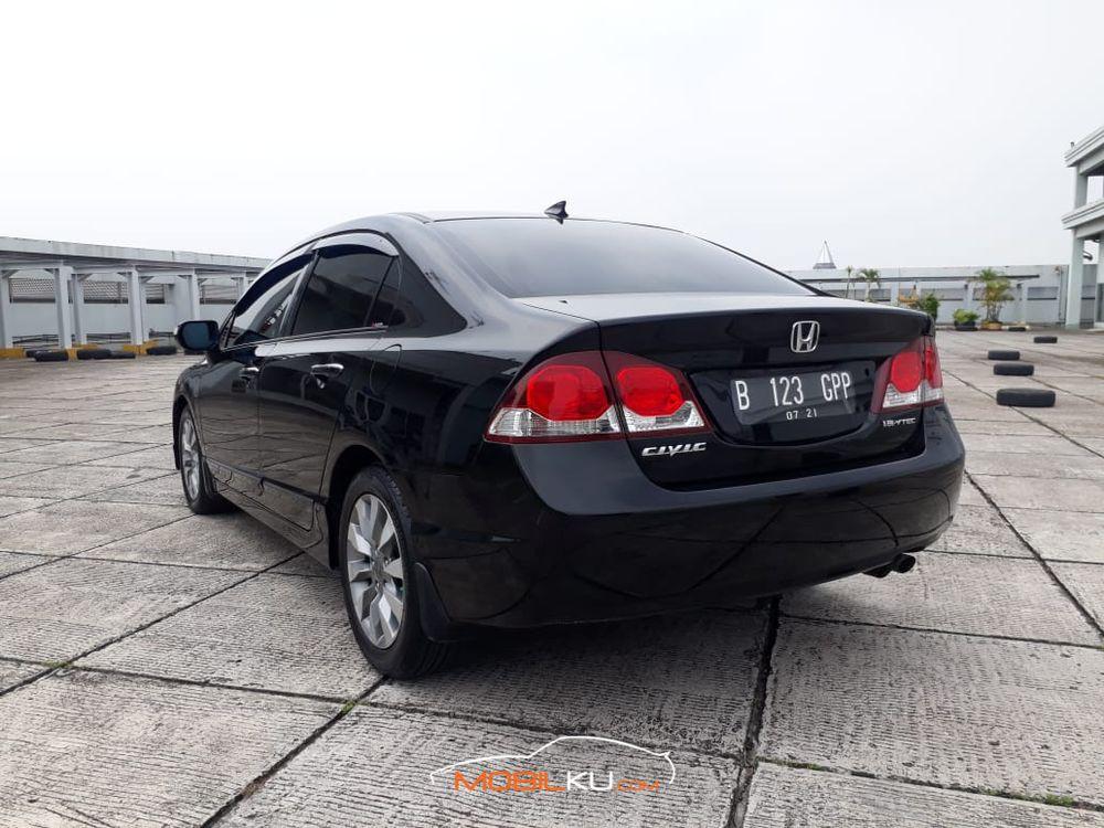 Mobil Honda Civic Sedan 2011