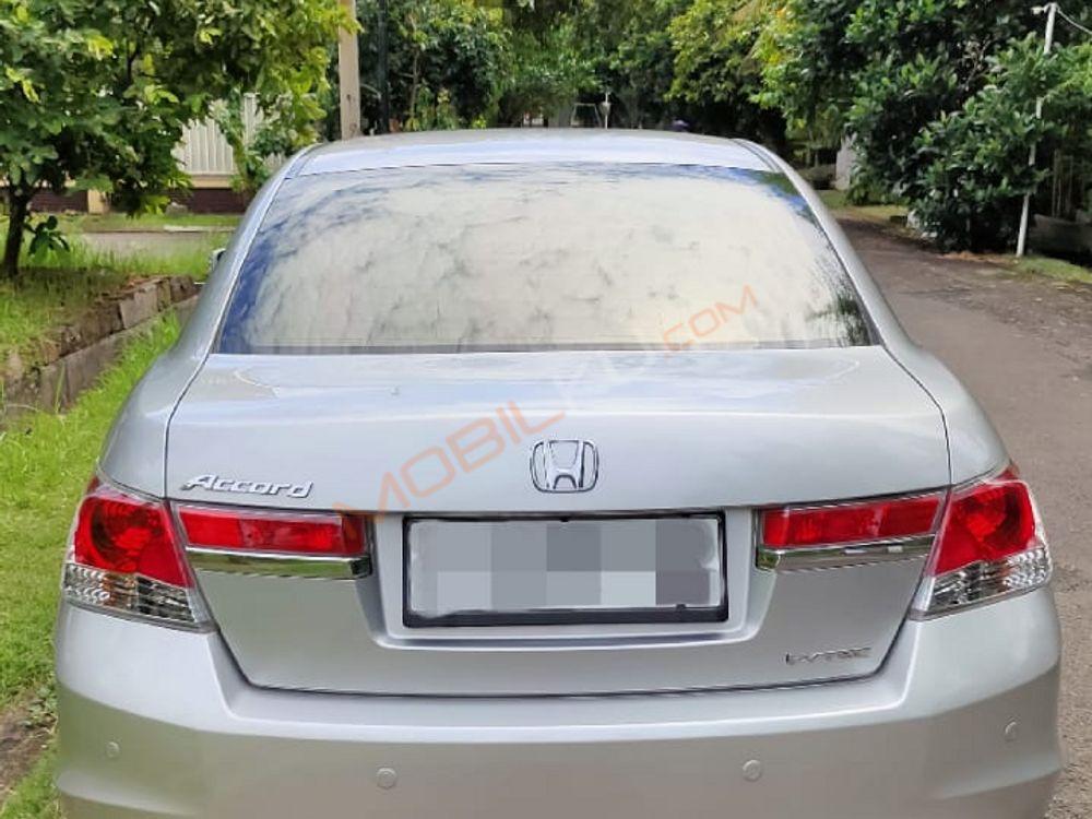 Mobil Honda Accord 2012