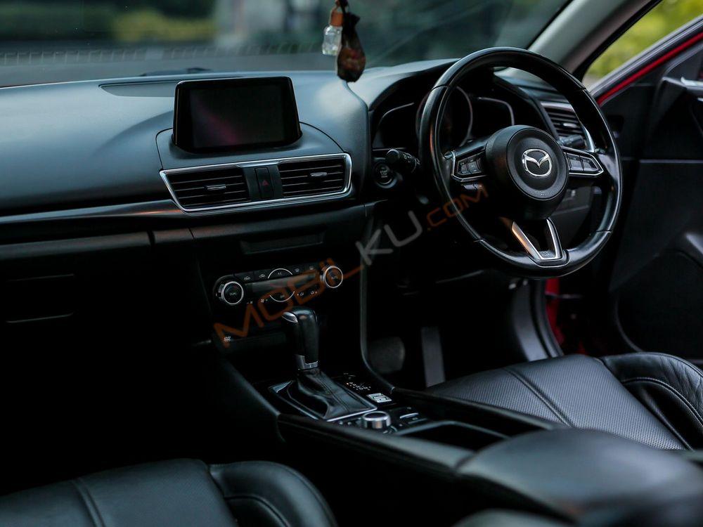 Mobil Mazda 3 2018