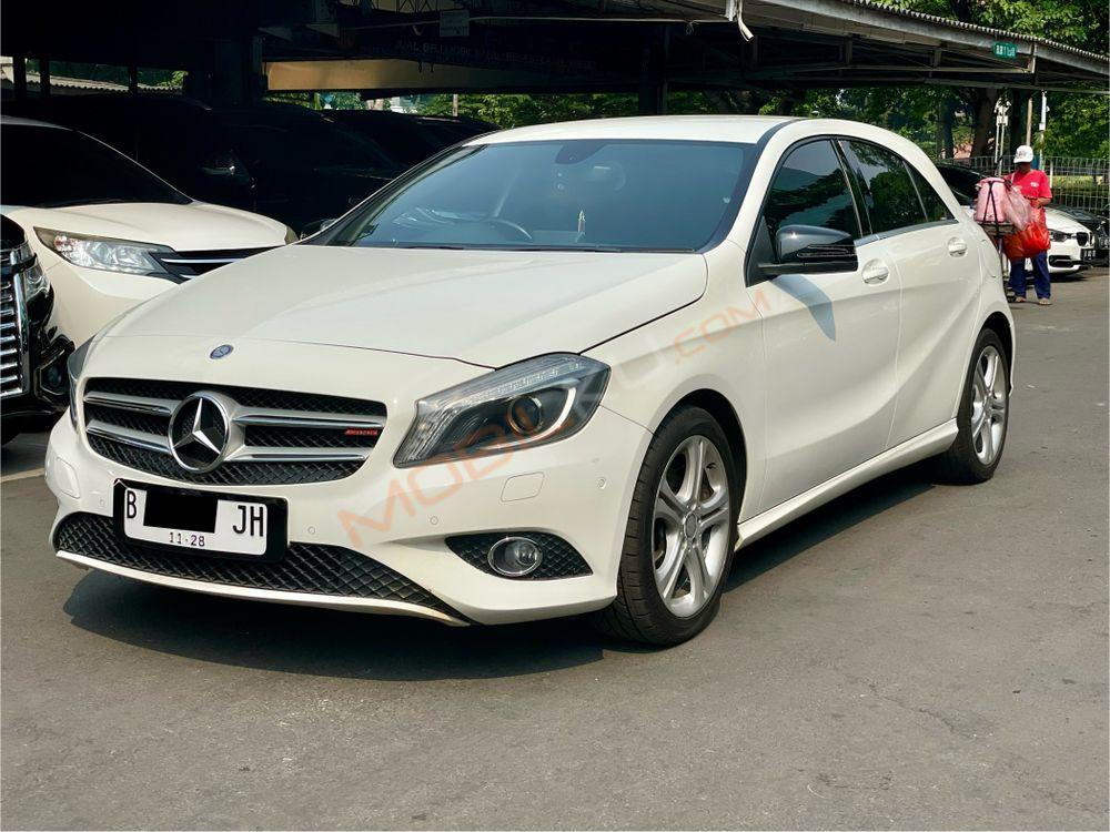 Mobil Mercedes-Benz A-Class 2013