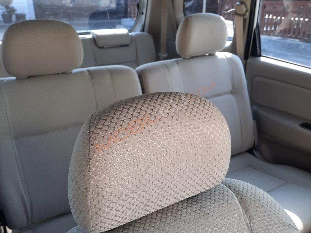 Mobil Toyota Avanza 2010